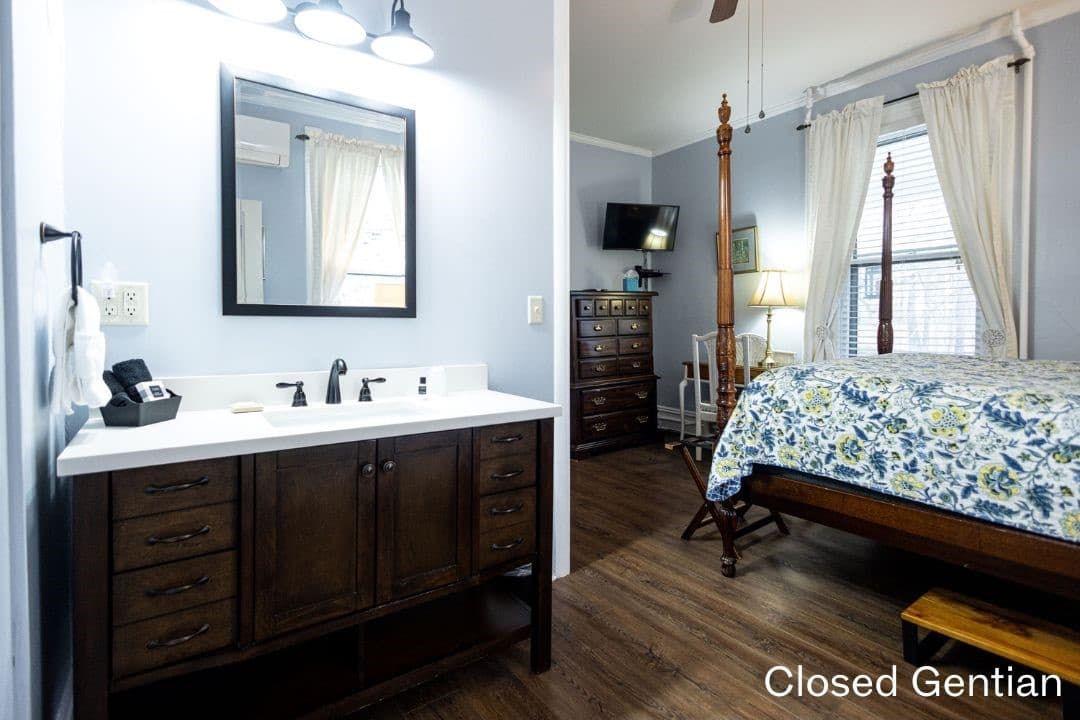 Room featuring a large in-room vanity